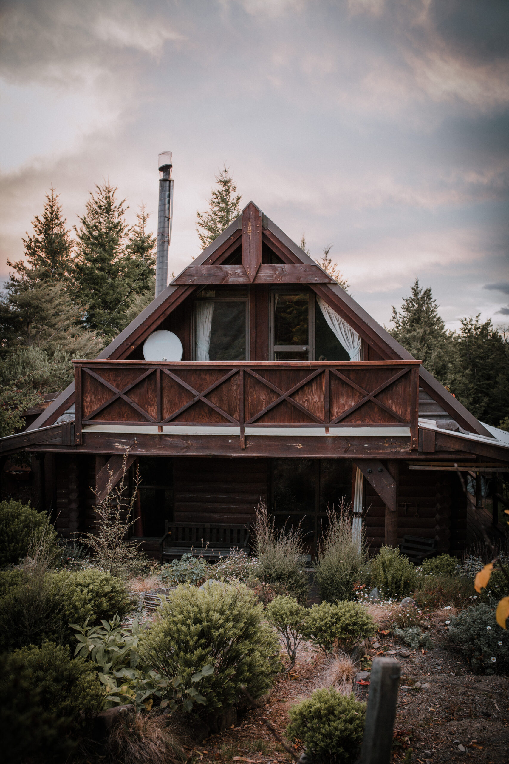 For over six months while Marcus got things a bit steadier back at the farm, Bub and newborn Indy lived alone in this isolated ski chalet at Mt Lyford. "Up on the mountain, I had no cell phone, no internet," Bub recalls. "I couldn't even be helpful up there. I couldn't access anything."