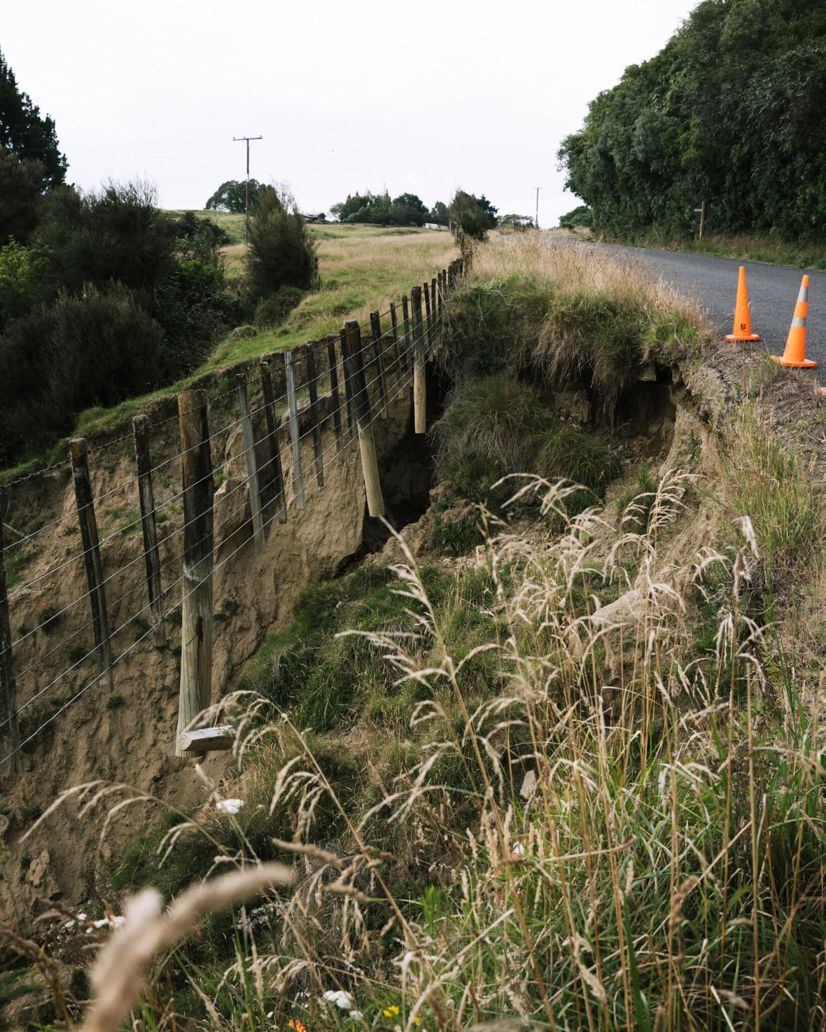 Two years on, Ohurakura Road to Te 
Pōhue still has a wash out. Support from Sue helped 
get Meg through the cyclone and its aftermath. “Sue 
is a great mother-in-law; she’s honestly one of a kind. 
Every now and then she’d take Jack for the afternoon 
and Tessa would have her afternoon sleep down here. And I would just get on and do those things around the house that you can do without using power – like sweeping with a broom. We also did things together – we had quite a bit of milk left over, so we’d do the old-fashioned sago pudding, which was actually quite yum with a bit of vanilla essence in there.”