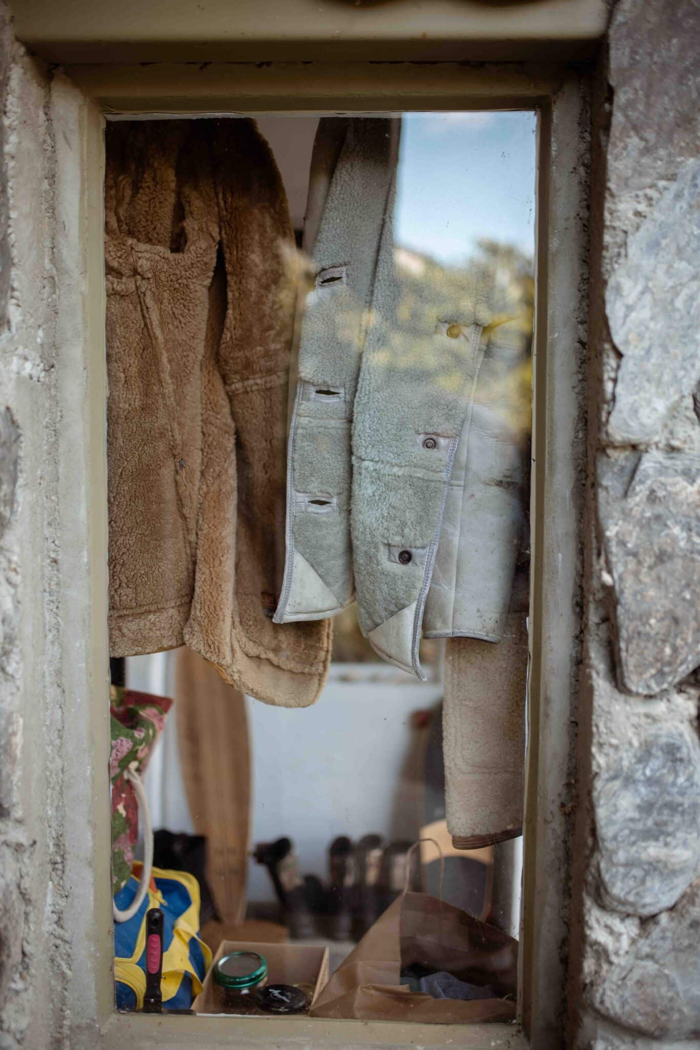 “That’s the amazing thing with sheepskin. It’s naturally antimicrobial and it doesn’t hold odour. You just shake out and air it in the
sun. It may fade, but who cares? It’s perfectly imperfect.”