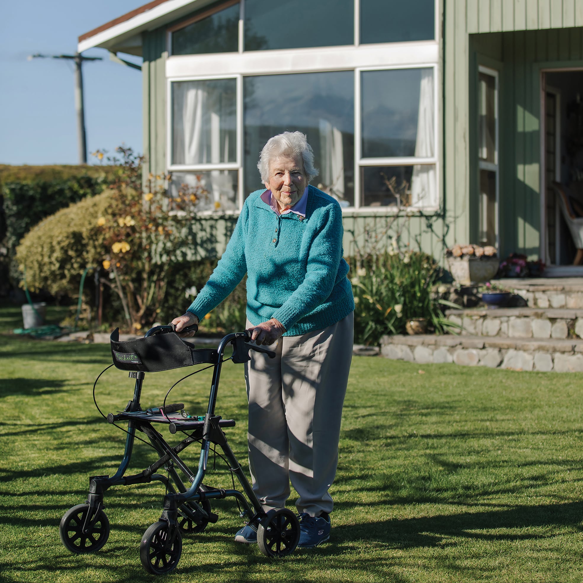  “We had a cottage in Kaikōura and used 
to come up for holidays,” says Jill. “When it was 
time to move, my husband came up and built 
this house with the help of an old neighbour 
over the road. Wilson wasn’t a builder but he 
f
 igured it out. He had an architect friend who 
drew up the plan, and we carted all those 
stones up from Halswell Quarry.” 