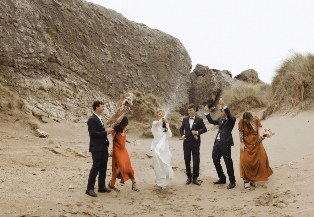 Above. “My
bridesmaids are witty, funny people,” Abby
gushes. “I remember their speech was really
good – it was really funny, but in a very
wholesome way. The groomsmen are men of few words, but it was very heartfelt.