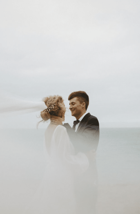 Above. George surprised Abby
with his proposal. “I saw the sign that George had made with the kids, and I thought, ‘Oh, this overachiever! He has one day at home
with the kids and does cute artwork.’ Then,
next minute, he’s on one knee and I’m like,
‘Whoa!’"