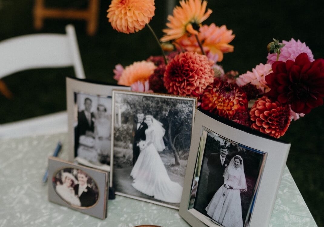 Dahlias and old, black and white photographs as wedding decorations