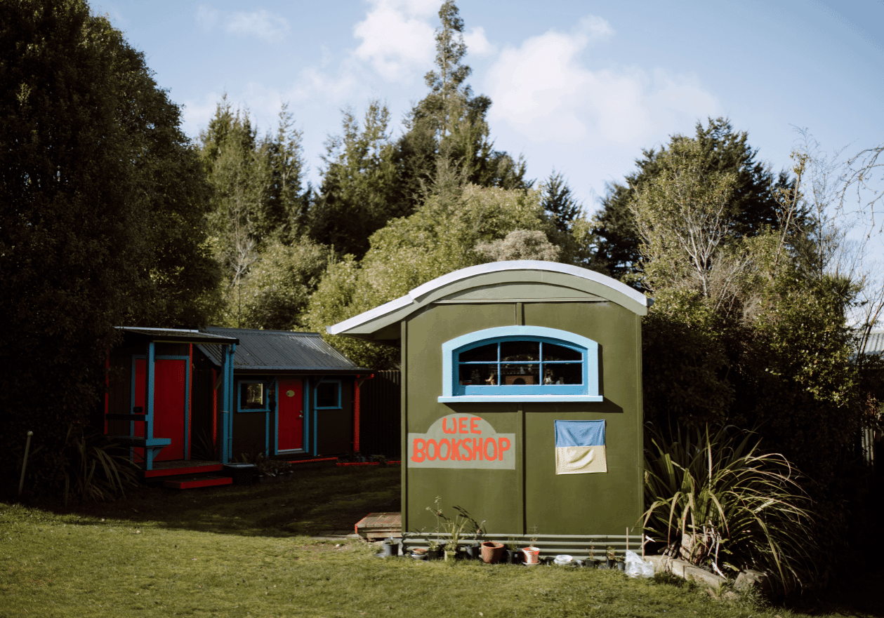 Book shop in Manapouri